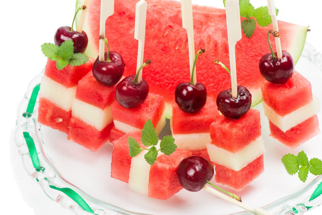 Watermelon, cantaloupe and cherry canapes - a savory sweet of the watermelon diet
